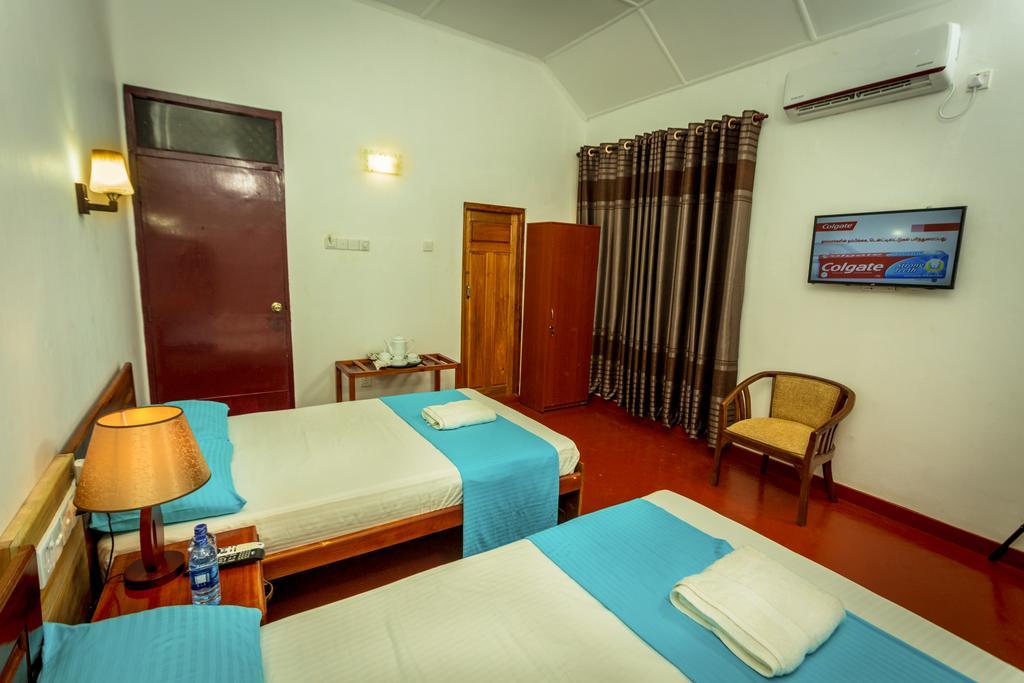 Dayanithi Guest House Jaffna Dış mekan fotoğraf