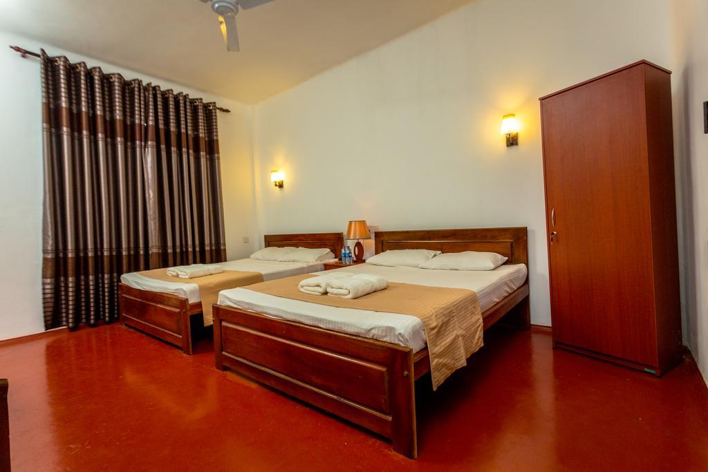 Dayanithi Guest House Jaffna Dış mekan fotoğraf