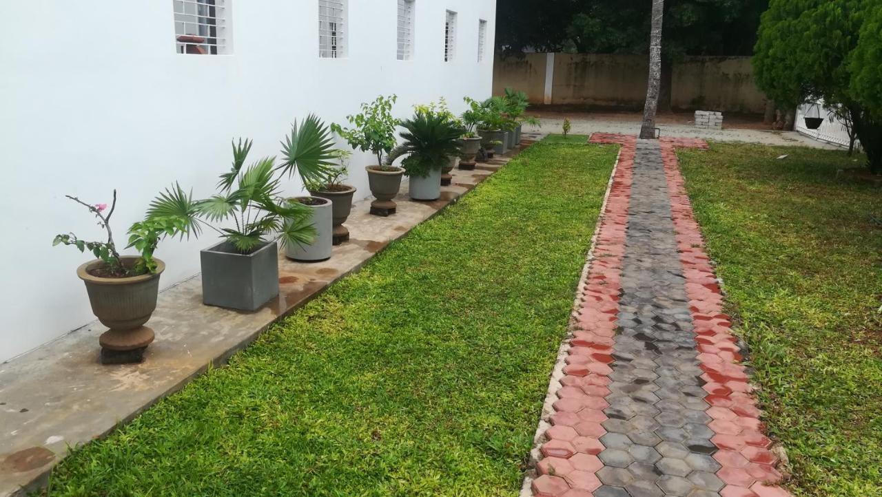 Dayanithi Guest House Jaffna Dış mekan fotoğraf